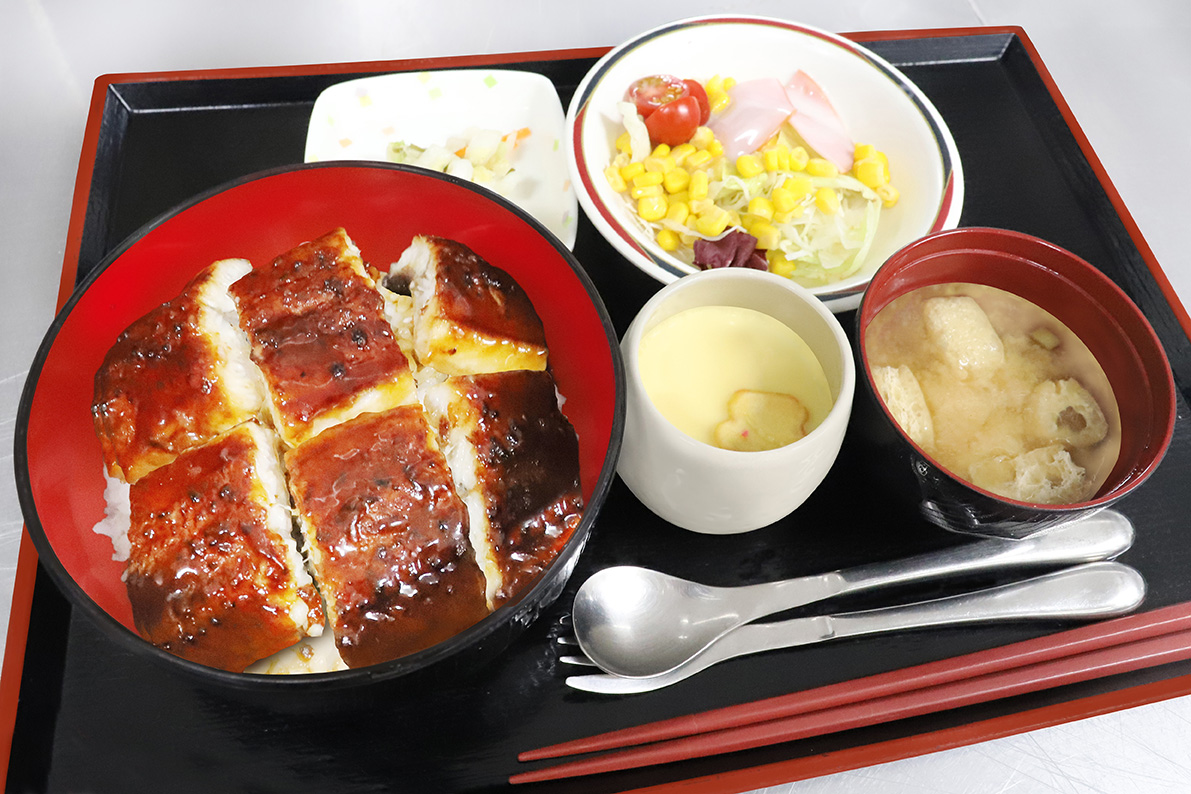 栄養満点『うな丼」