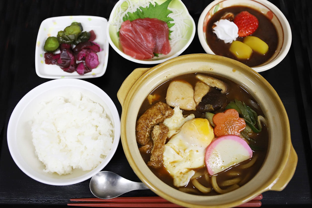 寒い冬に食べたくなる一品♪『豪華!!味噌煮込みうどん御膳』♪