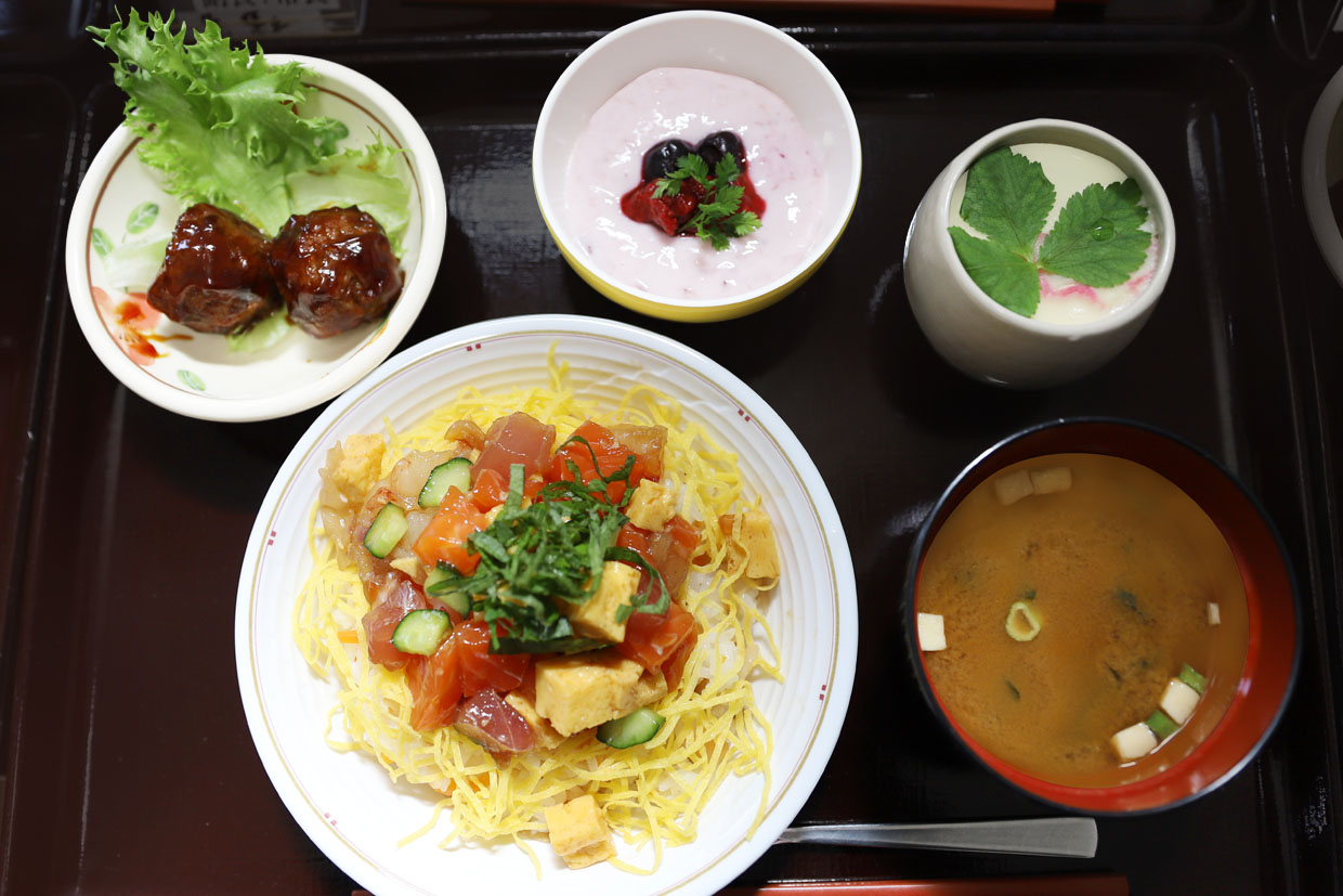 豪華で華やか!とっっても美味しい『海鮮チラシ御膳』♪