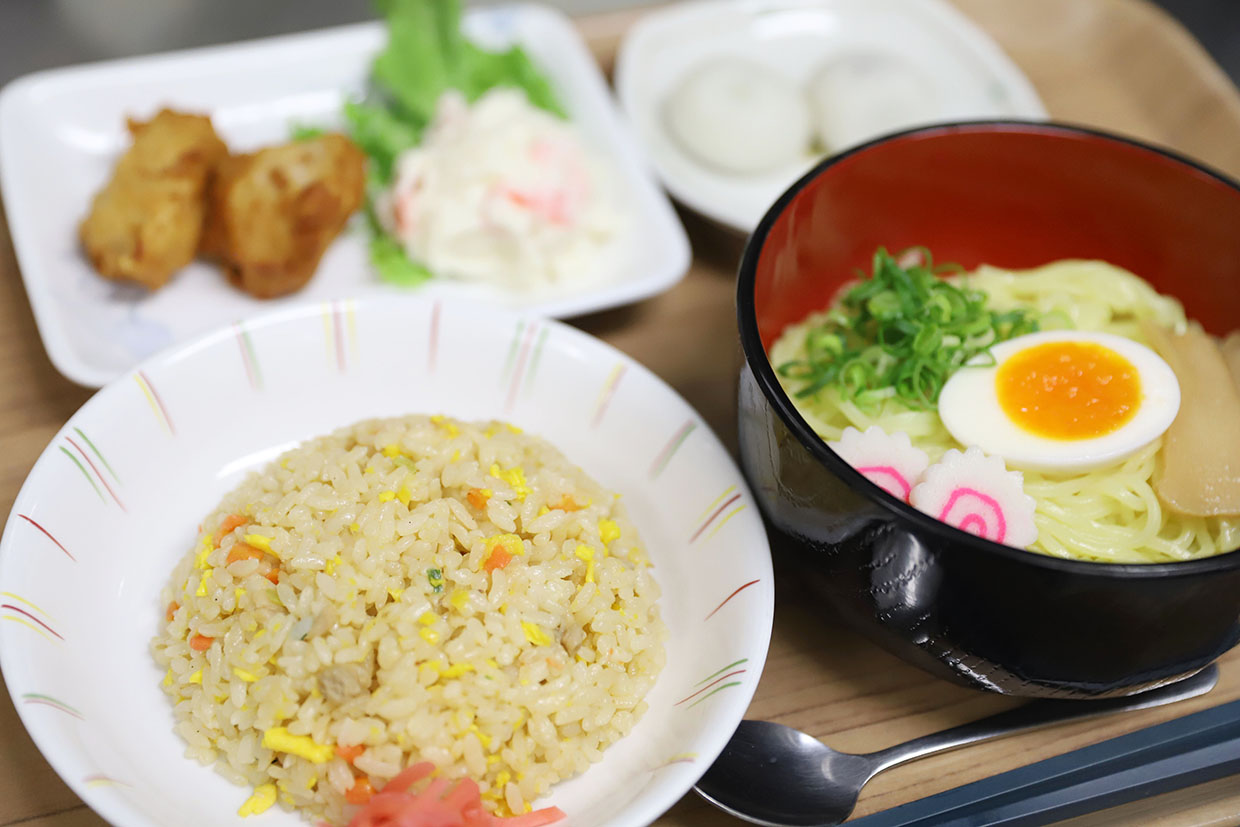 「ラーメン」・「チャーハン」・「鶏の唐揚げ」、これぞ王道の『中華定食』♪