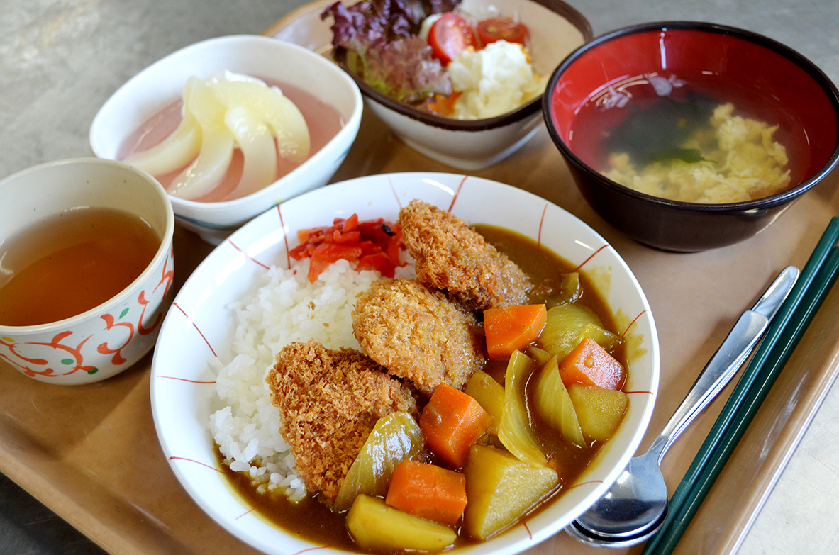 初夏の陽気が続く時期だから、優しい！楽しい！美味しい！ゴロッと野菜の『家風ヒレカツカレー！』